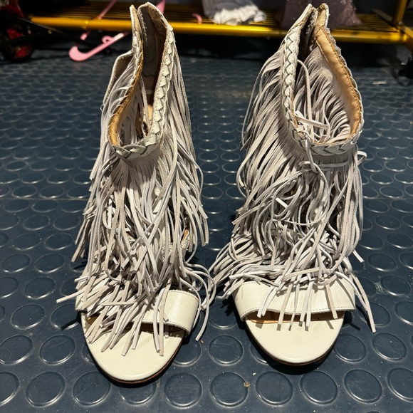 Emily B Billie in white heels - Picture 5 of 12